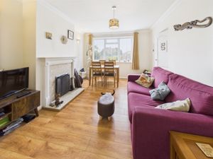 LIVING ROOM- click for photo gallery